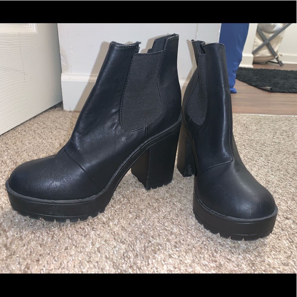 H&M boots worn 2 times size “36” 5.5